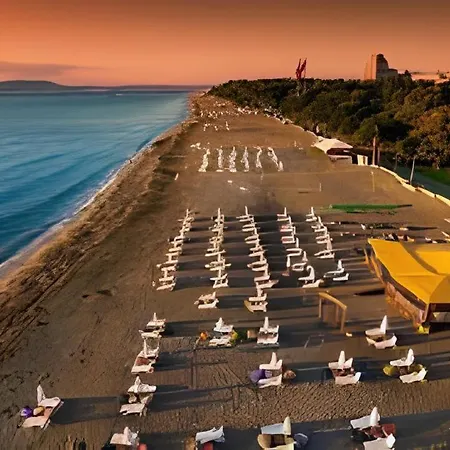 Apartment Lazur  Cozy One-bed Flat In Burgas City