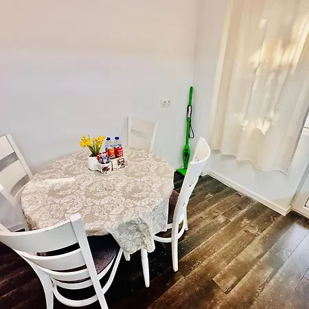 Lazur  Cozy One-bed Flat In