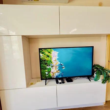 Lazur  Cozy One-bed Flat In *