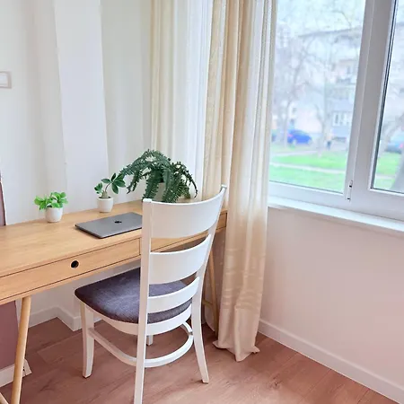 Lazur  Cozy One-bed Flat In Apartment *