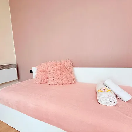 Lazur  Cozy One-bed Flat In Apartment Burgas City